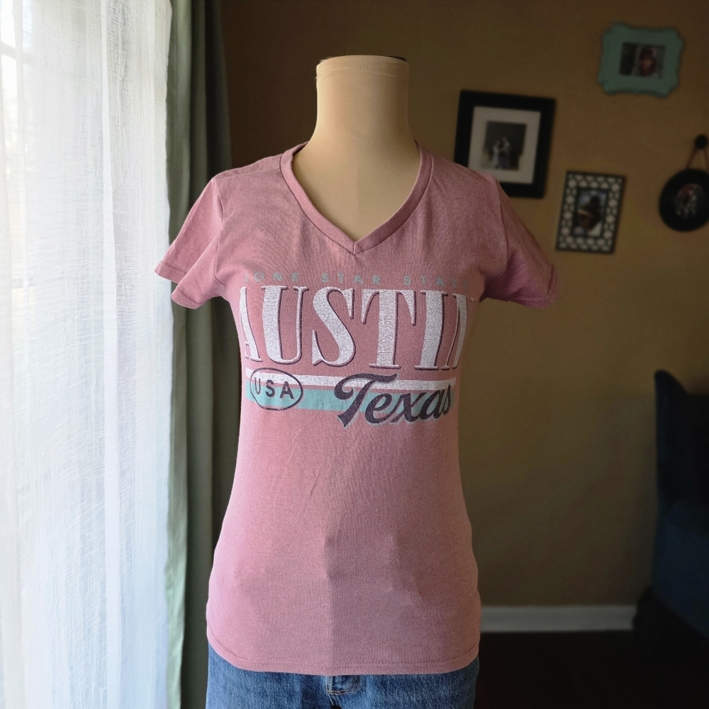 Austin Texas Souvenir V-Neck T-Shirt Blush Pink Size Small‎